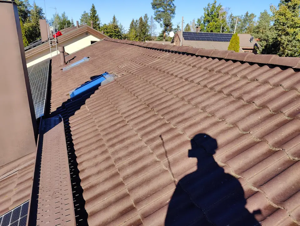 Tiilikatonpuhdistuskäsittely