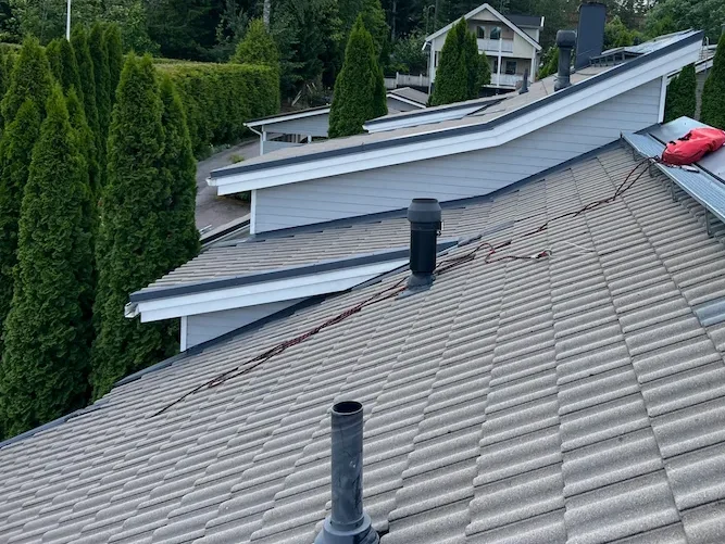 tiilikaton painepesu